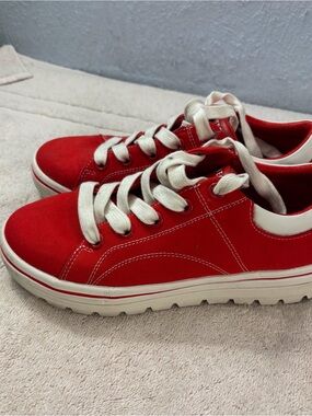 Skechers Red and White Women's Sneakers Memory Foam SZ 7 Canvas Skater Low Top